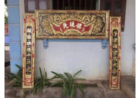 Bộ hoành phi câu đối bằng đồng vàng nền đỏ đen KT 1m97